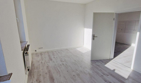 First occupancy after renovation; 2.5 room sunny apartment in a quiet green area
