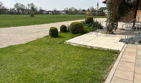 Sonnige Erdgeschoss/Whg in ländlicher grüner Ortsrandlage.