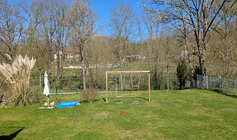 4 room maisonette with garden & 2 parking spaces - living right next to the nature reserve