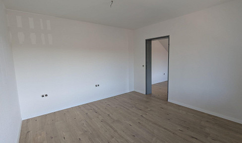 Erstbezug nach Sanierung: Helle 2-Zimmer-Wohnung mit großem Balkon und Aussicht
