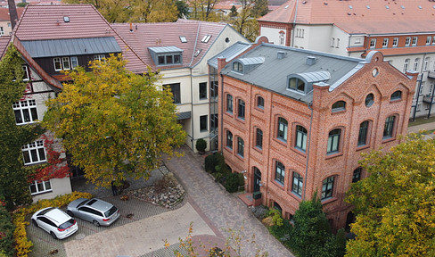 Moderne 1-Zimmer DG-Wohnung mit EBK zentral in Neustrelitz inkl. Stellplatz