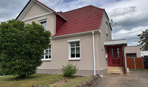 Doppelhaushälfte mit Garten und Garage in Tribsees