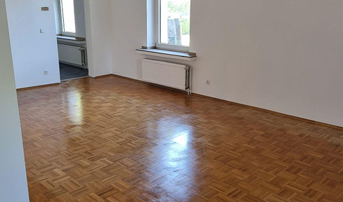 FRESHLY renovated, ground floor and friendly 3-room apartment with large garden in Recklinghausen Süd