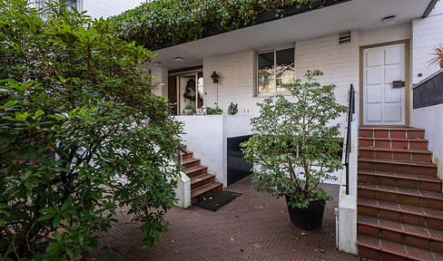 Green oasis "house-within-a-house" with plenty of scope Combination of living and working