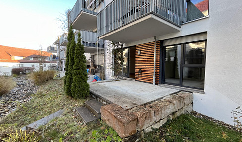 As good as new and inexpensive 2.5 room high-rise apartment with upscale furnishings in Backnang