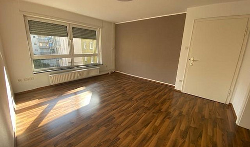 Beautiful and bright 3-room apartment with EBK