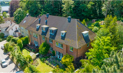 Old building dream in renovated Wilhelminian style house - view of greenery & with large garden!