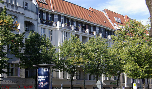 Herrschaftliche Altbauwohnung im Berliner Westend
