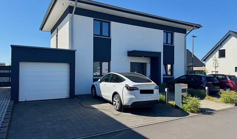 Modernes Effizienzhaus A+ mit PV-Anlage, Wallbox & Premiumküche – Einziehen & Wohlfühlen