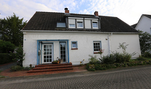 Quietly located detached house with large garden in Südstadt