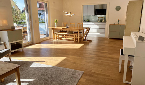 Rare & commission-free: Quiet, bright 4-room apartment (123 m², A+) with 2 underground parking spaces & large balcony