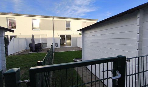 Terraced house in central location with sun terrace, garden and garden shed