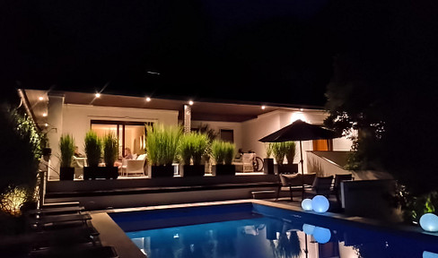 Exclusive apartment with a private pool area, within walking distance of a lake perfect for swimming.