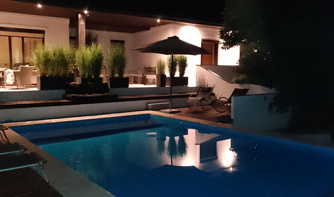 Villen Etage mit eigenem Pool 5 Minuten vom Badesee