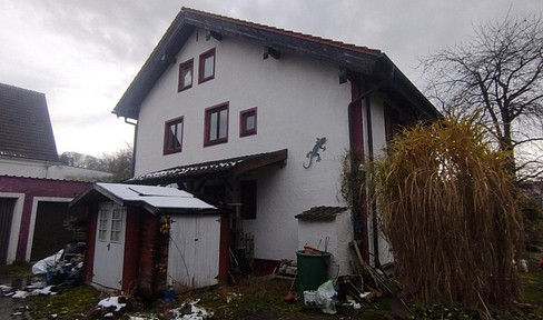 Großes Haus mit 12 Zimmern mit eingewachsen Garten im nördlichen Chiemgau
