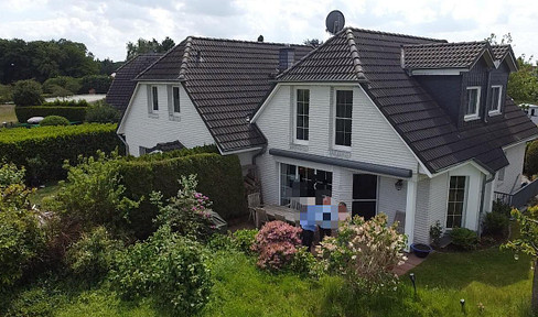 Beautiful semi-detached house with views over the fields