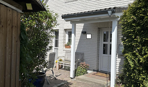Beautiful semi-detached house with views over the fields