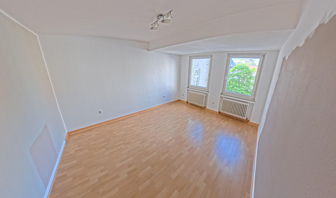 In the middle of it all & still quiet: 3 rooms with garage - ready to move in & commission-free!