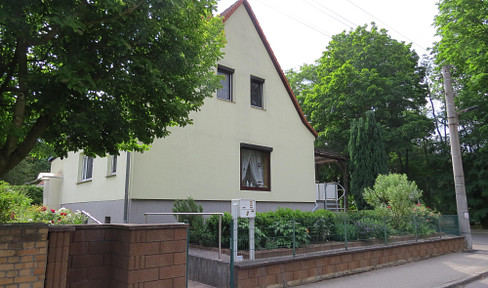 Detached house with great design potential in a top location - commission-free