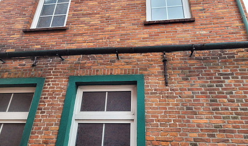 Residential-commercial building for self-conversion
