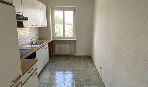 Schöne 2-Zimmer-Wohnung mit Einbauküche und Stellplatz!