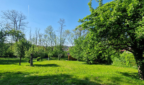 GREAT, FLAT GARDEN PLOT (749 SQM) IN S-HOFEN + COTTAGE + 3 PARKING SPACES.