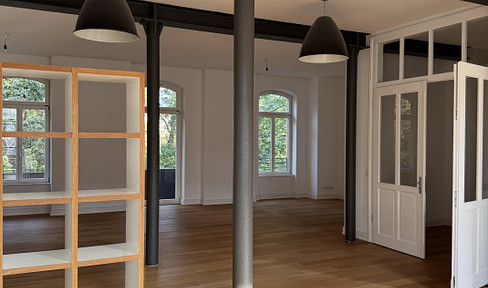 Einzigartige Wohnung mit Loft-Charakter im historischen Gebäude