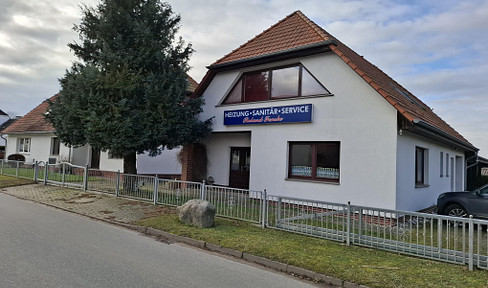 Residential house with adjoining office/workshop building - ideal for office, family, trade