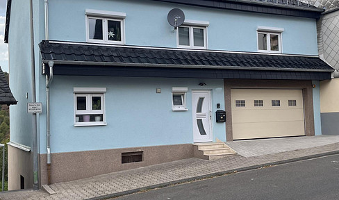 Spacious semi-detached house, modernized and ready to move into!