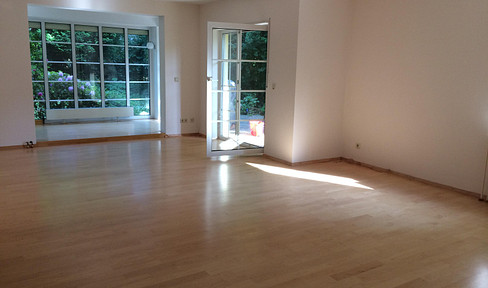 Helle, hochwertig ausgestattete Erdgeschosswohnung mit Gartennutzung in Marienfelde- provisionsfrei