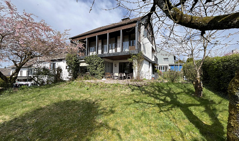 Detached house with plenty of space and potential on a sunny corner plot