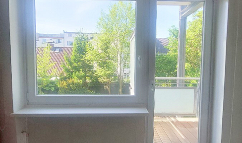 No commission & vacant - well-maintained 2-room apartment with converted attic