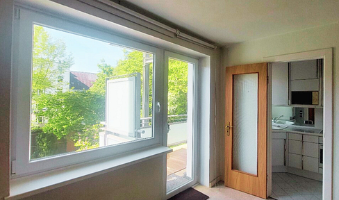 No commission & vacant - well-maintained 2-room apartment with converted attic