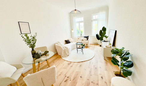 Bezugsfrei - Herrlicher Altbau mit Balkon ins Grüne - frisch renoviert