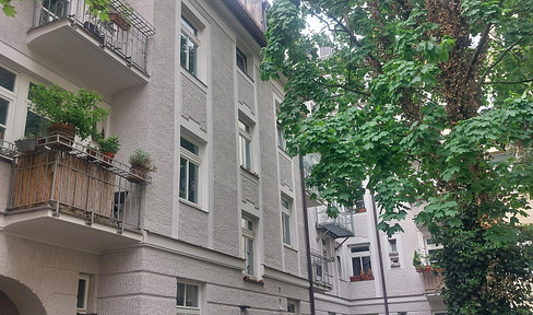 Historische 2-Zi.-Altbauwohnung/Innenhof, Nähe U-Bahn-Haltestelle Implerstraße/ München Sendling