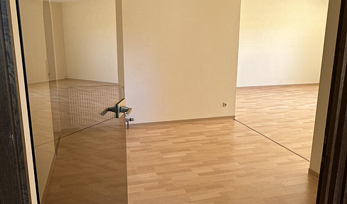 4 Zimmer Wohnung mit Garage und Balkon in Bad Salzschlirf zum selbst renovieren