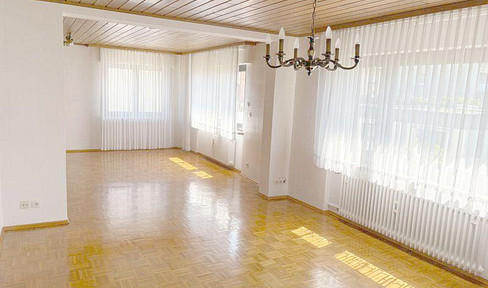 Sehr schöne 3,5 Zi-Whg mit großem Balkon und Einbauküche in Karlsruhe - Neureut