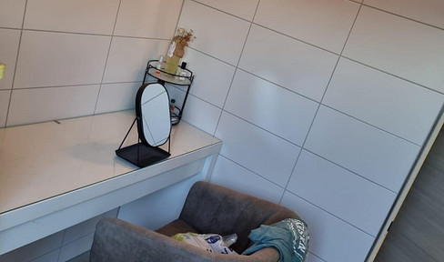 Großzügige 1-2 Zi, DG-Wohnung in 3-Fam. Haus, Hockenheim, Rheinstr.