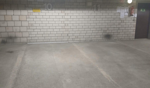 Köln - Dellbrück,  Tiefgaragenstellplatz  Dellbrücker Haupstr. 58 !