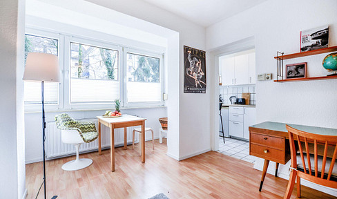 Quiet, furnished 1.5-room apartment with separate kitchen and garden access in Cologne's Agnesviertel district