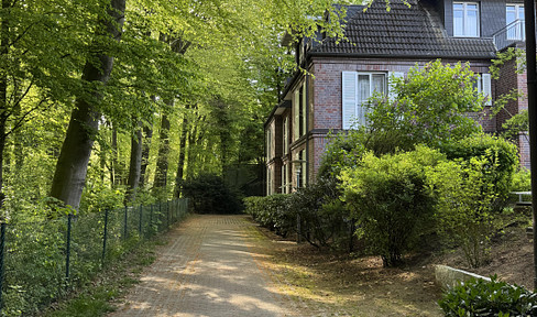 HH-Bergstedt: 4-room maisonette with roof terrace and two parking spaces
