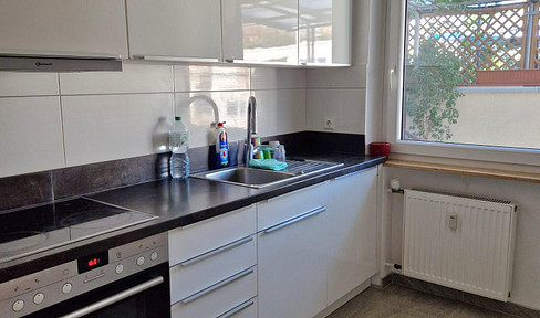 Central 3-room apartment with as-new fitted kitchen and terrace