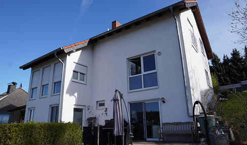 Traumhaftes Einfamilienhaus mit Einliegerwohnung und Panoramablick in 35647 Waldsolms-Hasselborn