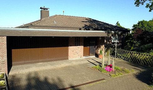 Prestigious detached EFH with integrated double garage in Stolberg