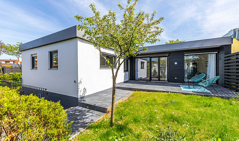 PROVISIONSFREI: Erstbezug nach Kernsanierung. 206 m² Bungalow, Garten & Garage. Objektvideo.