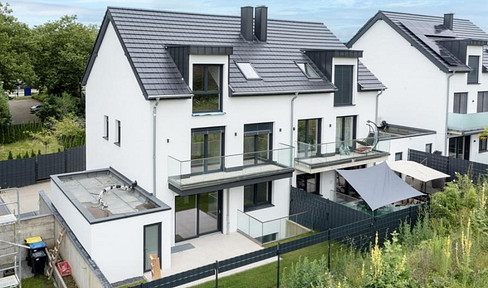 Erstbezug: Geräumige 6-Zimmer-Doppelhaushälfte mit gehobener Innenausstattung in Meerbusch