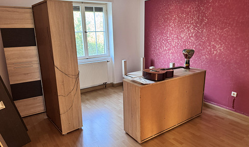 3-room apartment in an old building (approx. 78 m²) with garden in a quiet, central location in Bühl!