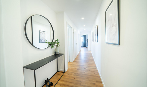 Great location between train station & Bruchwald! Freshly renovated 3-room apartment ready for immediate occupancy