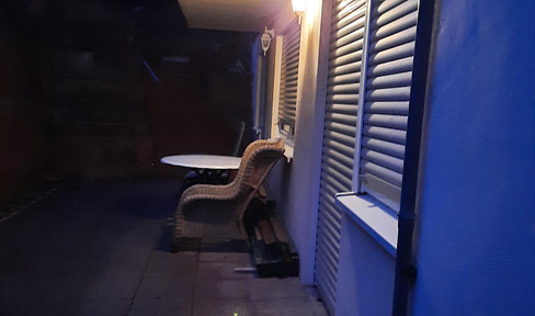Nur Singles o. Paare! Gut geschnittene 3-Zi Whg. Sonnenseite. Separater Eingang, Kaminofen, Terrasse