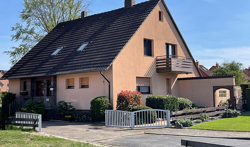 2-family house, + living area in the basement, directly in Uetze